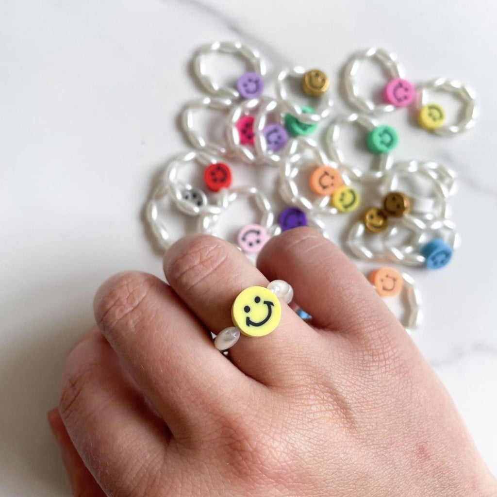 Kleurrijke Smiley Parel Ring