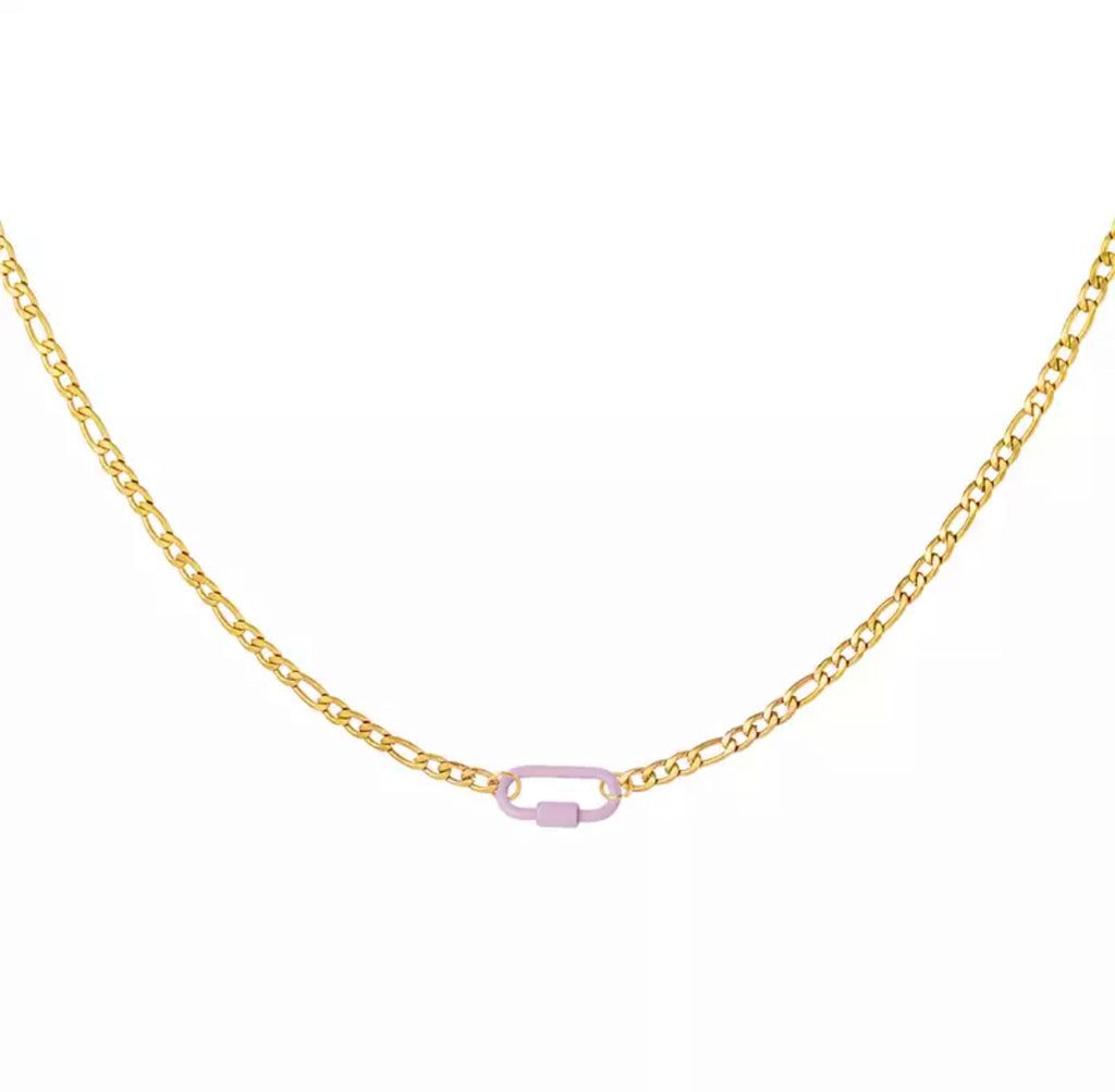 de Purple Clip necklace heeft een dikke chain en een paarse clip als bedel